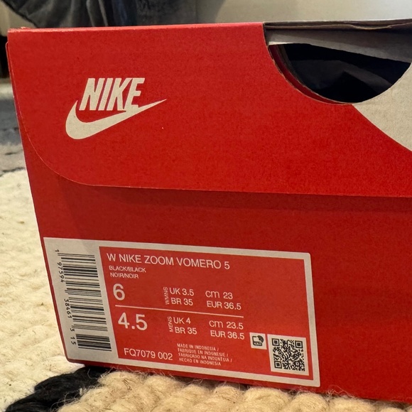 NEW Nike Zoom Vomero 5 Women's - Picture 3 of 5